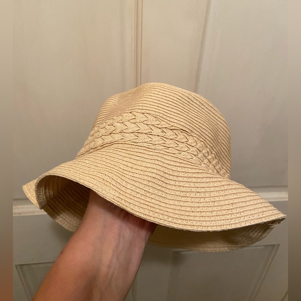 Bucket hat